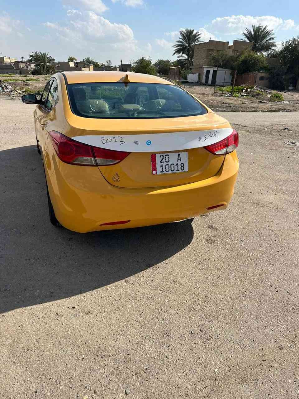 سلام عليكم عندي النتره 2013  سنويه ٣١ رقم ديالي نكليز ي ضرهه بس بنيد ولباقي مكفول محرك وكير شرط مال حويه تخم تاير صدر امامي خلفي جديدوشمه داخل بيجي سياره متعوب عليهه سياره  احله من صور بسمي شرط تحويل رقم ***********
