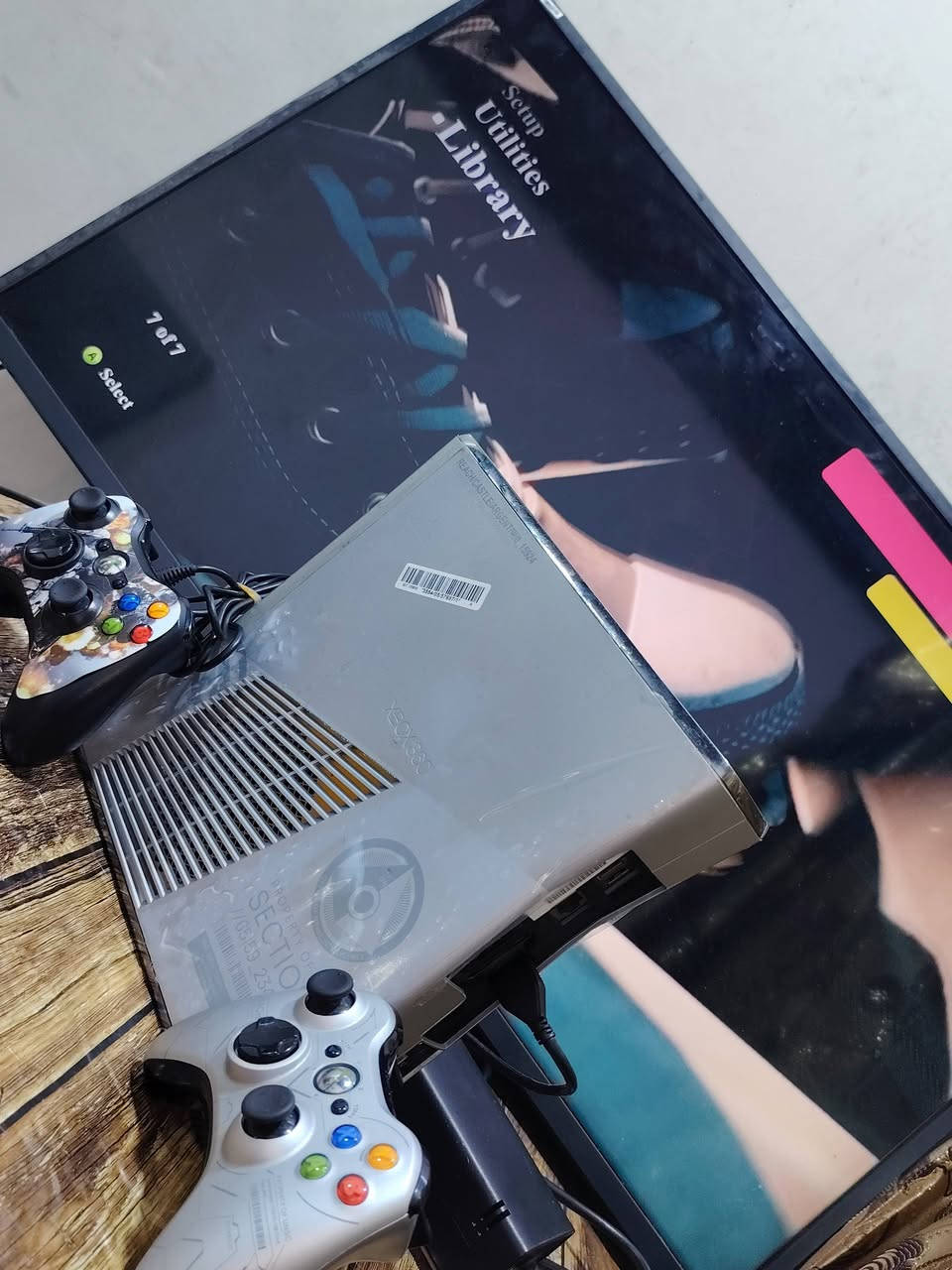 جهاز اكس بؤكس  سلم  360 باندل لون رصاصي  جهاز نظام فري ستايل واجها  عربيه منزل بي 250  لعبه  من اقؤى الالعاب الاكس بؤكس جيتي كراند فورزه بيس 23 عربيه  وريد ديد وكل الالعاب قتاليه مع جوستكين   وغراضه كامله. للاستفسار اتصل ع واتساب ***********... السعر 135
