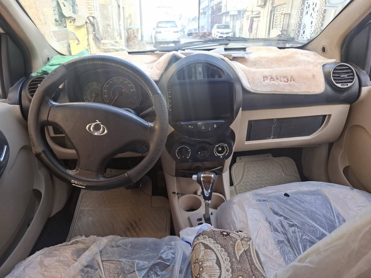 سلام عليكم بانده جيلي موديل 2012 مكينه كير حداديه كله نضيفه دواخل نضيفه شاشه لمس سعر 40 وبيه مجال 
رقم: ***********
