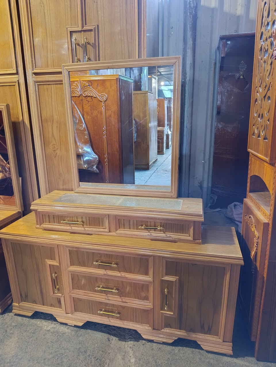 محلات ابوانس المتيوتي باب جديد قرب نادي الفتوى السعر مليون 550رقم***********
