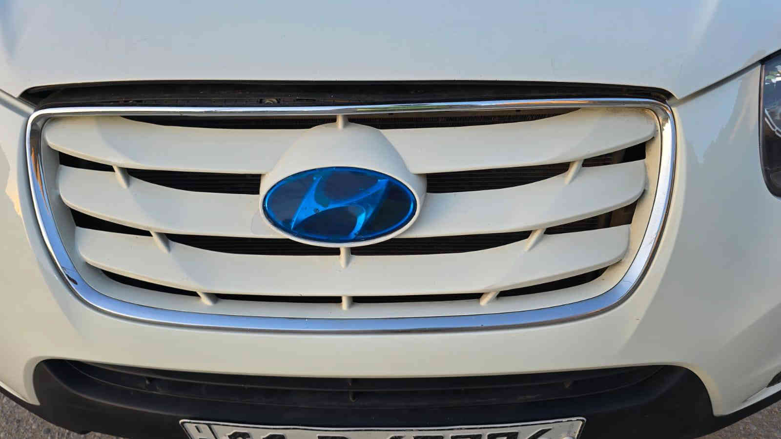 الوحش الكوري ✈️✈️
سنتافيا وارد خليجي .
الموديل--  2012
اللون -- ابيص غير محدد 
سعة المحرك -- 6 سلندر --3500
عدد الركاب -- ٧ راكب 
المواصفات -
- مري شفط +اشاره 
- تبريد ٣ قطع+ تحكم يدوي
- تحكم استيرن جه واحده 
- ثلاجه جكمجه 
- دبل حافضه 
- جرص ١٢٠ 
- 5 ويل كب 
- سنويه سنة ٢٩
ملاحضه السياره بيه باب السايق فقط صبغ والدعاميات جديد وصبغ 
السياره مثل مابالصور 
السياره تخم تاير جديد وباتري وادامه منضومه بانزين 
السياره ب اسمي 
رقم وهزة جديد اقل سنه
السعر ١٦٣ بيه مجال 
مراوس حسب القناعة 
كلشي موجود بالشارع 
الله يرزق الجميع 
السونار مرفق بالصور
*********** للاتصال  *********** واتساب
