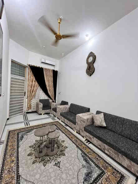 #اللهم صل على محمد وآل محمد 

يرهم مبادرة 

 #دار سكن حي  36 طابقين 

#المساحة 125 متر 

#تفاصيل الدار 

طابق اول/ غرفة وصالة وبراني كبيرة ومطبخ وصحيات داخلية وخارجية وطارمة 

الطابق الثاني/ غرفة وصالة وصحيات 

السعر 125 مليون يرهم على المبادره 

_______________________________
لشراء ومعرفة السعر يراجع مكتب الناجح للعقارات الكائن في السماوة 
حي الحكم قرب مرطبات فستقه أو مراسلتنا ع الخاص او الاتصال ع الرقم التالي 
*********** بي واتساب 
*********** بي واتساب
 علمأ دوام مكتبنا من 9 صباحأ  ولغاية 10 ليلأ  
مصطفى للعقارات
