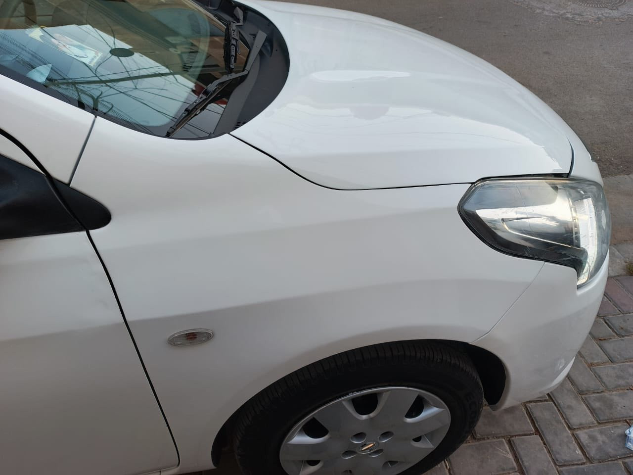 السلام عليكم 
نيسان سني 
موديل 24 
ماشيه 10000 فقط 
بيها صبغ جاملغ وبنيد اثر طخه مال دراجه خفيفه كلش بله اي دواخل
سياره نضيفه وممتعوبه ابد 
بليته الزركه المرغوب 
هندي
تحكم ستيرن وشاشه
سبير منازل ابد 
السياره داخله بلضمان 
مكانها الكراده داخل
***********
