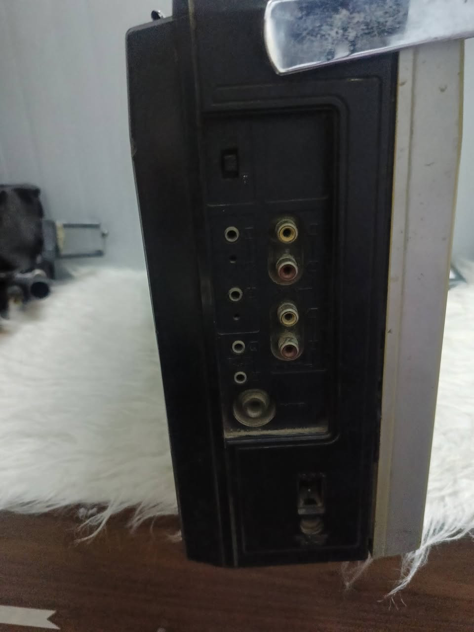 السلام عليكم
مسجل و راديو و اوكس نشنل بناسونيك 
الراديو عاطل 
يشتغل فقط مسجل و اوكس 
المسجل يحتاج قايش زين 
القايش مالته يجر على كيف 
متروك بس يشتغل 
موجود فيديو على الخاص 
سعره 45 الف مع التوصيل


**إذا كنت صاحب هذا الإعلان وتريد حذفه لأي سبب، رجاءا أرسل رسالة إلى الدعم الفني**