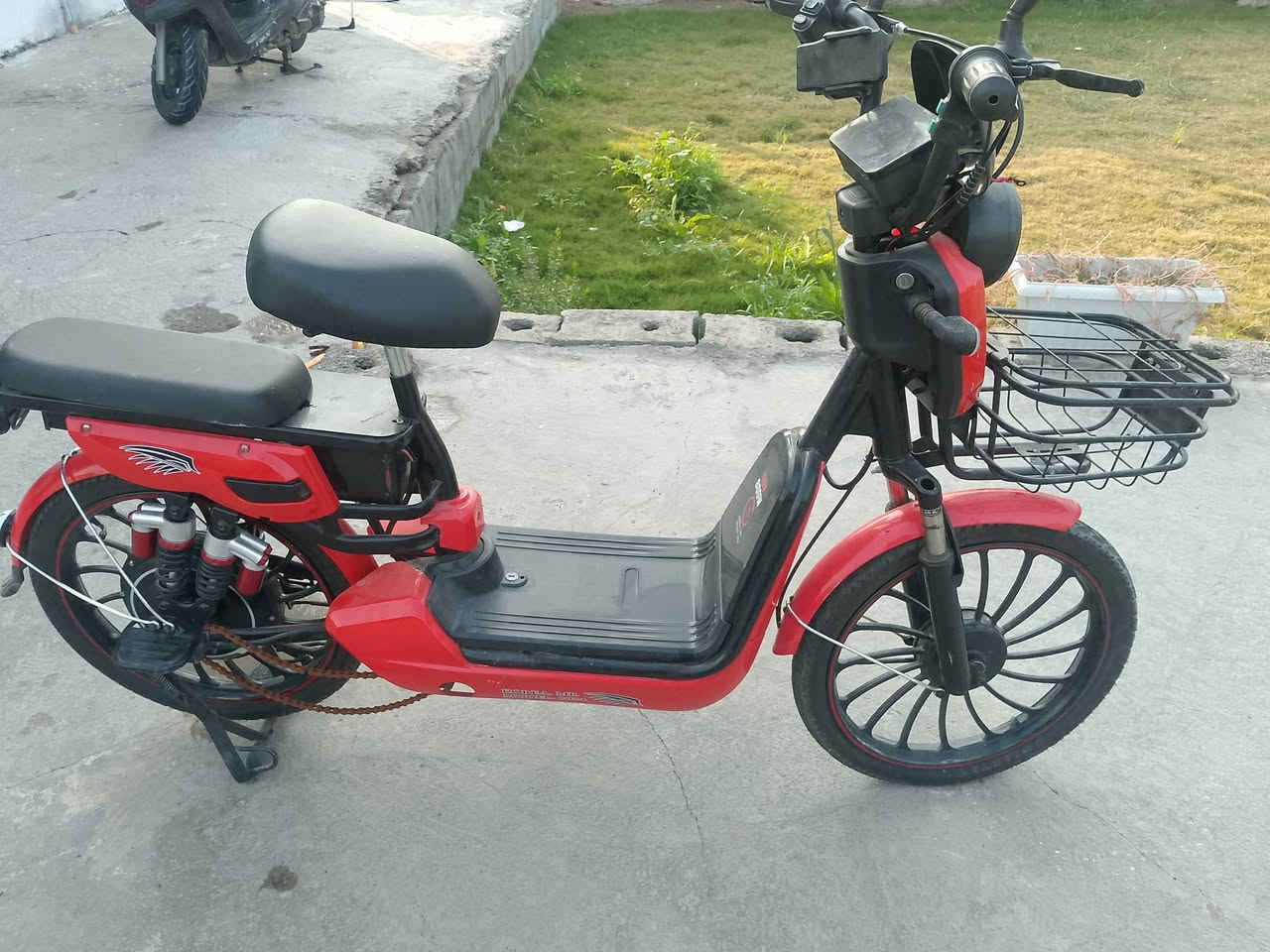 سلام عليكم عندي دراجه ع شحن اريدها 500 بس الظفيره يحتاجلها تبديل واضحه بالصوره
***********
