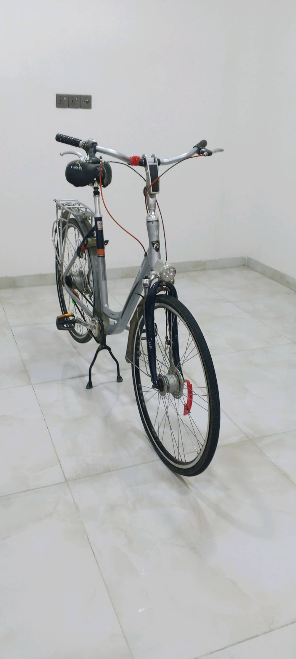 الموصل جانب الايمن حاوي الكنسه
البسكل كلو شغال كير بريك كلو شغال