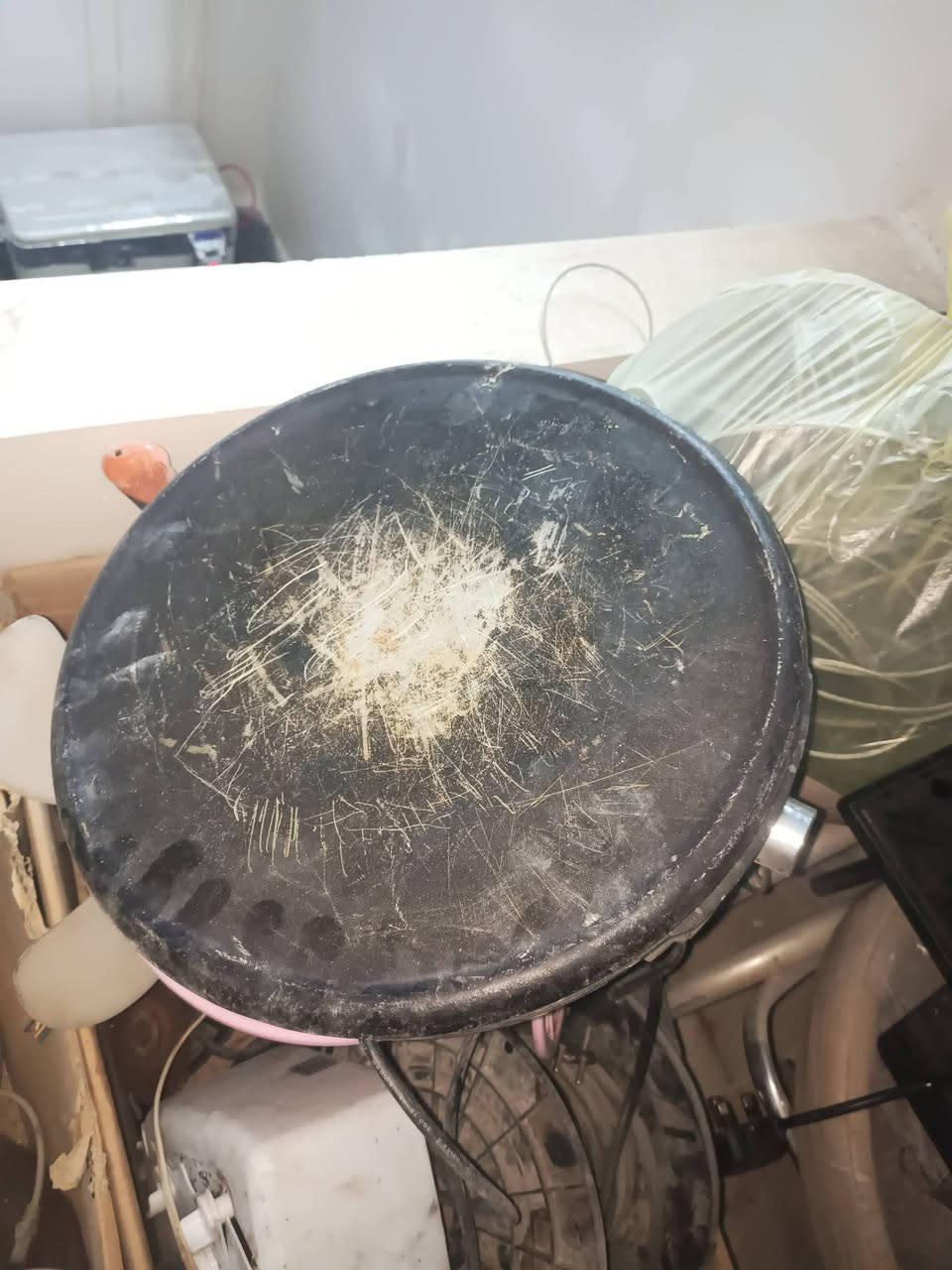 السلام عليكم رمضان كريم
شواية كص صغيره استخدام قليل . السعر 35 الف .
جهاز صنع الكرب هيتر جديد والفحص. حجم كبير سعر20 الف 
 مكاني التاجيات. يم مرور التاجيات جسر الدوار 
*********** بي وتساب
