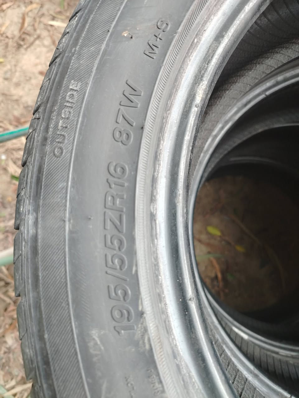 السلام عليكم اطارات للبيع القياس موجود بالصور نظيفات السعر٥٠
