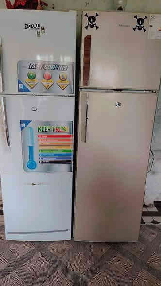 ثلاجات للبيع شغلات وجهزات 
السعر 400 بيهن مجال حك الجيه 
***********
***********
