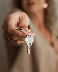 اعلان 90 يتوفر مشتمل في الغزاليه شارع مدير  الامن يتالف المشتمل من كرا...