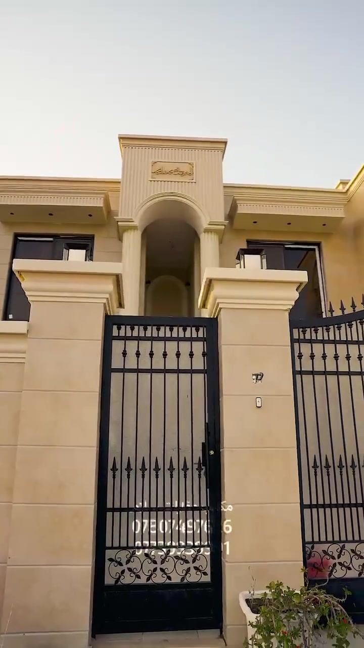 🏡 دار للبيع — بناء جديد 2026
اقل من شهر مكمل البناء ✨
🔹 طابو زراعي سند 25 — تحويل مباشر
🔹 بناء كامل درجة أولى
🔹 مساحة الدار 300 متر
🔹 الواجهة 13متر والنزال 24
العنوان بابل حله شارع الرابط بين بزل حجي علي وشارع 100
📌 تفاصيل الدار:
▪️ طابقين
▪️ الطابق الأول يحتوي:
غرفتين نوم + صالة ضيوف + مجمع صحيات + منور عدد 2 + كلدور سكاي لايت مع شلال وحديقة داخلية 🌿
▪️ مطبخ حار وبارد
▪️ الطابق الثاني يحتوي:
غرفتين نوم + كلدور كبير + نظام سويتات
📍 للاستفسار أكثر زيارة:
عقارات سلام
📞 ***********
📞 ***********
