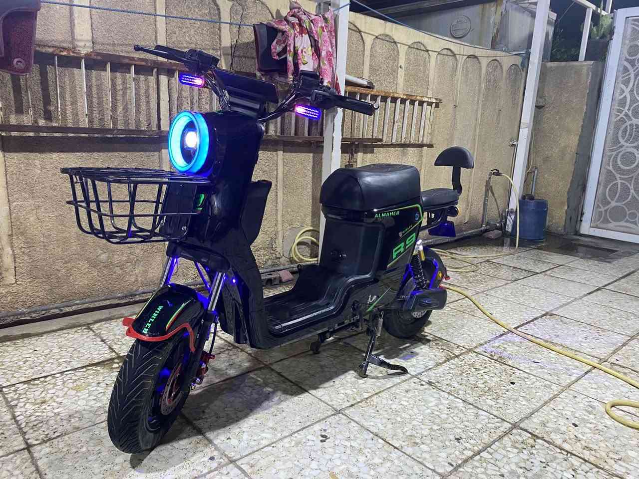 أر9 موديل2025 خمس بطاريات شغاله كل نقص ما بيهه دراجه نضيفه وياهه اسويجن وبصمه عن بعد السعر 400الف وبيهه مجال للطيبين المراسله خاص وعل رقم***********
