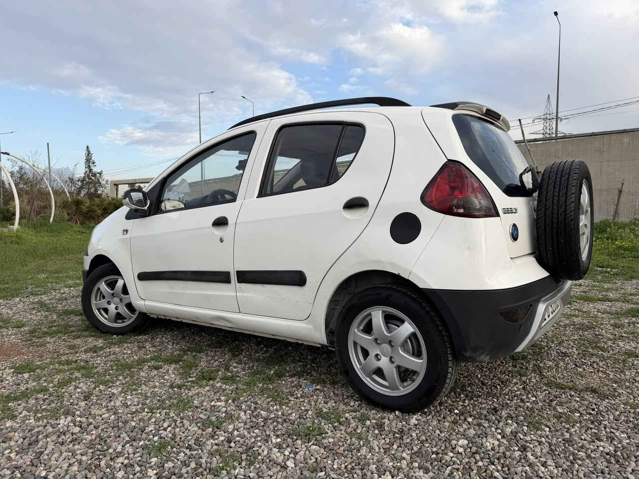 جيلي باندا Gx2 للبيع 2013
Geely Gx2
السيارة كلين فقط شويه بارد بباب السايق 
،گير اوتماتيك (گير ومكينة بشرط) اقتصادية + نظام ABS وجامات كهربائية + شاشة كبيرة بيها نظام CarPlay و Android Auto + كاميرا خلفية FHD وكشنات جلد ولايتات ضبابية 
، عليها ادامة كاملة دهن المحرك والكير والبريك مبدل + فلاتر المحرك والمكيف والبنزين + بلكات ونوزلات وفيول بمب + حدادية وصدر كله جديد
رقم اربيل الجديد تحويل مباشر 
السعر: 65 وبي مجال بسيط مكاني اربيل
*********** واتس

‎ئۆتۆمبیلەکە كلين، تەنها کەمێک ساردە لە دەرگای شوفێر، گواستنەوەی ئۆتۆماتیکی (گواستنەوە و بزوێنەر گەرەنتی)، ئابووری + سیستەمی ABS و پەنجەرەی کارەبایی + شاشەی گەورە لەگەڵ سیستەمی CarPlay و Android Auto + کامێرای دواوەی FHD، کورسی چەرم، گڵۆپی تەم
‎چاکسازی تەواو کراوە: ڕۆنی بزوێنەر، گیربکس، و شلەی برێک گۆڕدراون + مەکینەکە، فێنککەرەوە، و فلتەری سووتەمەنی + سەرینی برێک و نۆزل و ترومپای بەنزین + شاسی و پێشەوەی تەواو نوێ.  
‎ژماره ی نوێی هه ولێر ، گواستنه وه ی ڕاسته وخۆ  
‎نرخ: 65 لەگەڵ پەراوێزێکی بچووکی ئاڵوگۆڕ. شوێنەکەم هەولێرە
