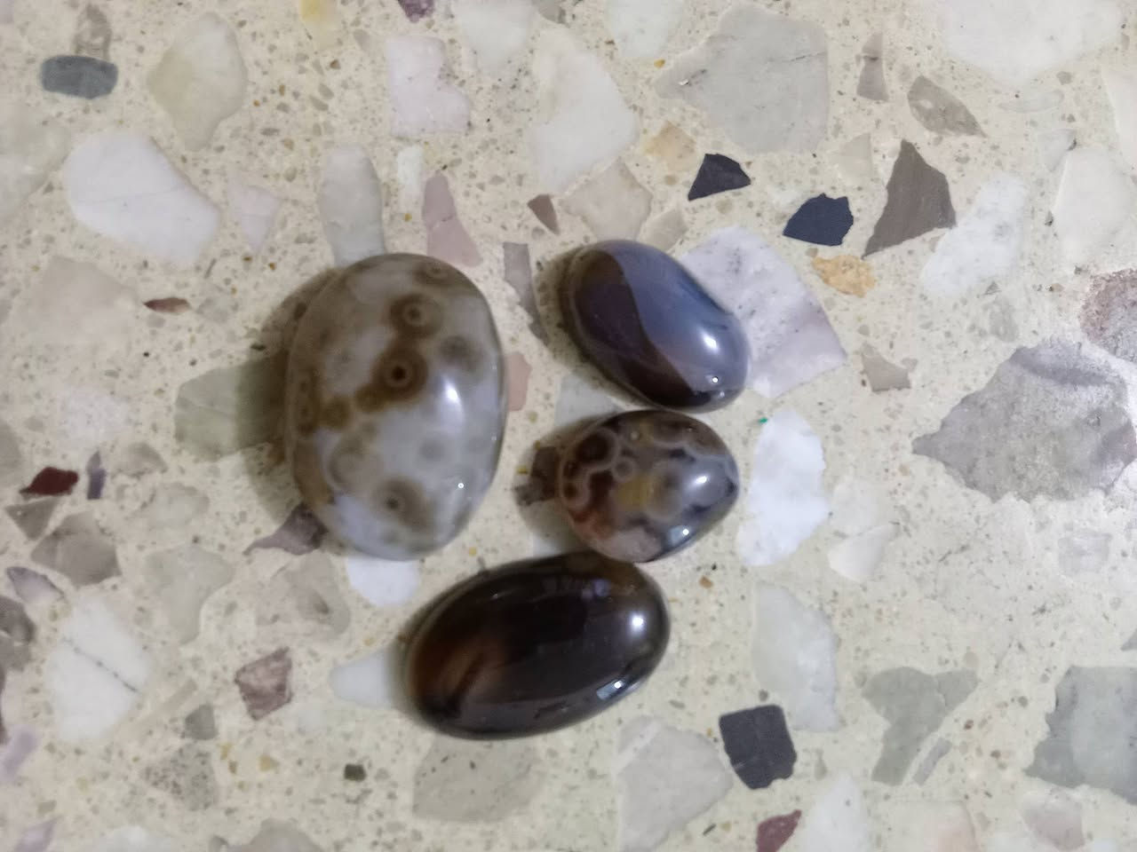 احجار كريمه وسليمانيات ثنين نواعم واثنين وصط احجامهن يجنن مصورات كلهن عيون اربع قطع جوه سعرهم 12 الف التوصيل 5 محافظات  6 توصيل فقط


**إذا كنت صاحب هذا الإعلان وتريد حذفه لأي سبب، رجاءا أرسل رسالة إلى الدعم الفني**