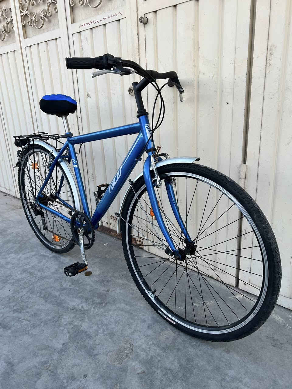 پاسکیل سویسری
حجم ٢٨ 
بالە
جسم حدید 
باسکیل -ترحال
بریکات فحمە
نمرە کیرات٧-١
نفضفە١٠٠/٩٨
سعر١٣٥ الف مابی مجال 
توصیل کل عیراق موجود 
قیاس L 
فخم ماشا اللە
عینوان /کلار
***********
