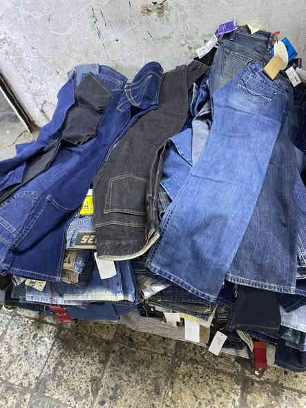 سلام عليكم شروت بناطير وبجايم الوان القطعه ب الف دينار  
كلو جديد مفتوح عدهم كلهم واخذ قياسات والوان مشكله  
***********  / *********** 
او مرسلة موقع  موصل ايسر الكرامة
