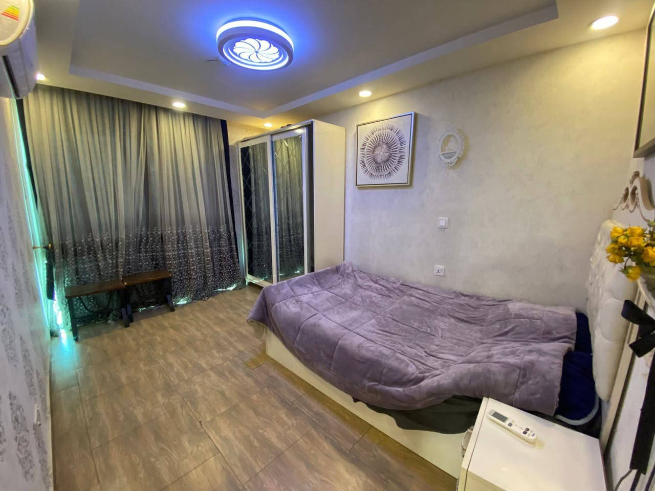 شقه للايجار للبيع منطقه الذهبيه اربيل 
مجمع لايف تاور
الغرفه الصاله مؤسس 
سعر ٣٥٠$
 استفسار على واتساب 
***********
