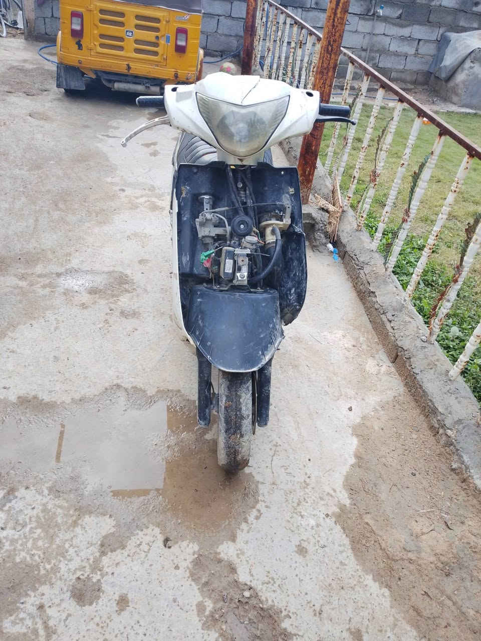 السلام عليكم الدراجه للبيع ابيع كوم حديد  گامت وجفتتهه  وطفت وتركتهه يعني طافيه ابيع هذا الموجود متشتغل السعر 100  مكاني الشعله   السلاميات  ***********
