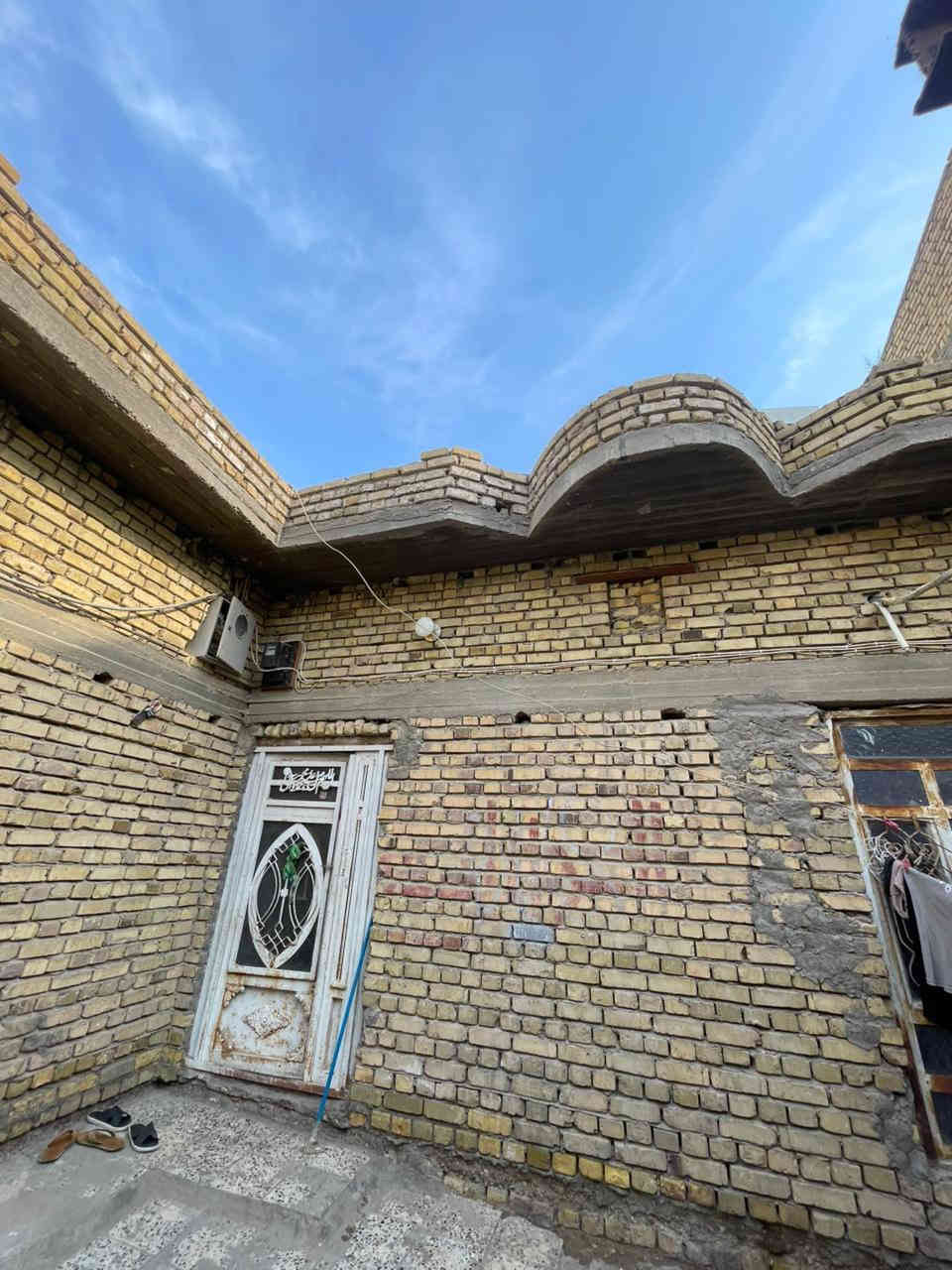 مشتمل 100 متر غرفتين وصاله وصحيان ومنور خارجي عنوان ناصريه الثوره بفرع المفوضيه ايجار 400 للاستفسار *********** واتساب
