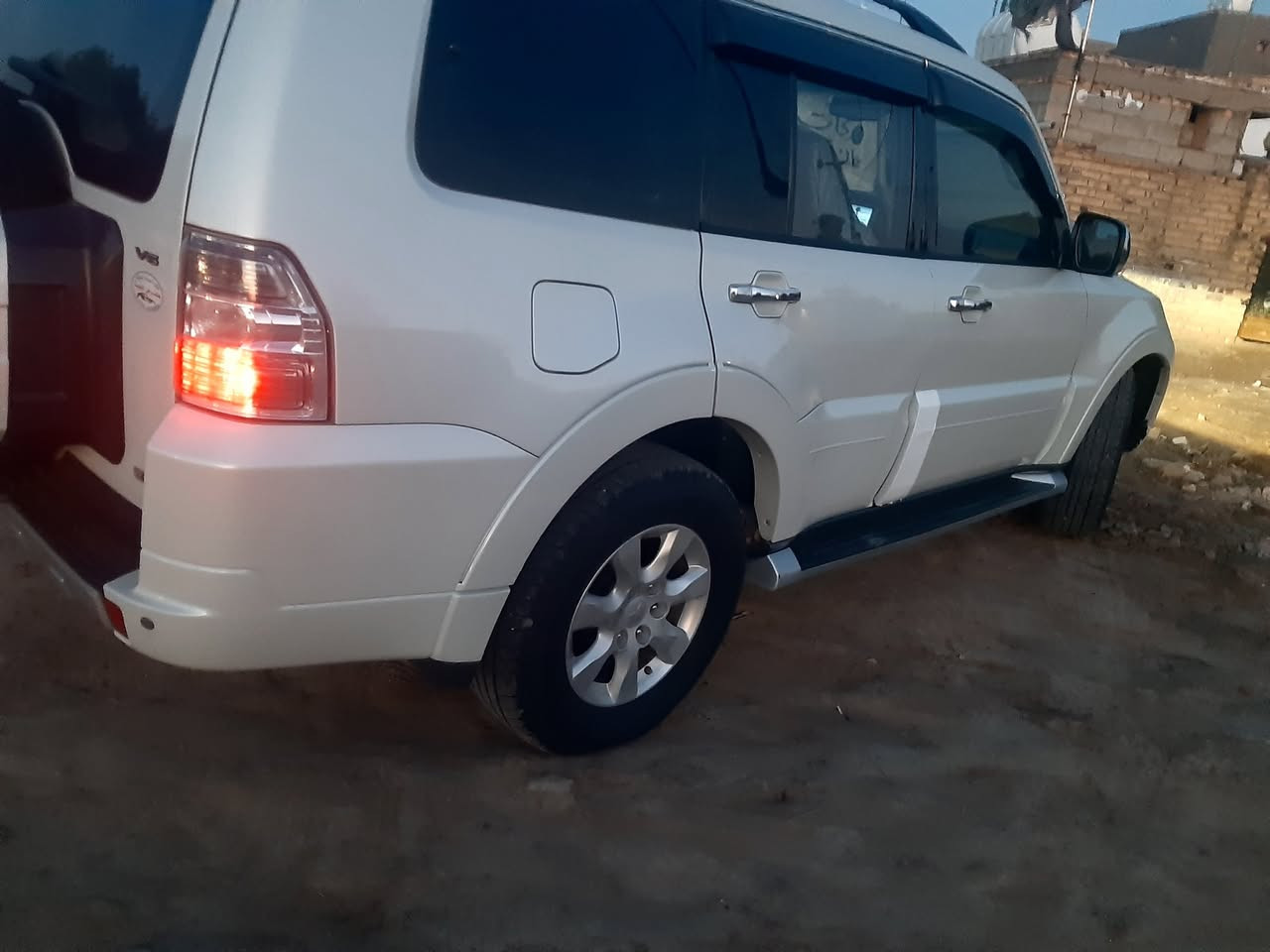 السلام عليكم لبيع باجيرو حبتور كفاله عامه قادسيه نكليزي مكينه 3500 مامفتوحه وضع شركه السعر 167وبيه مجال ***********
