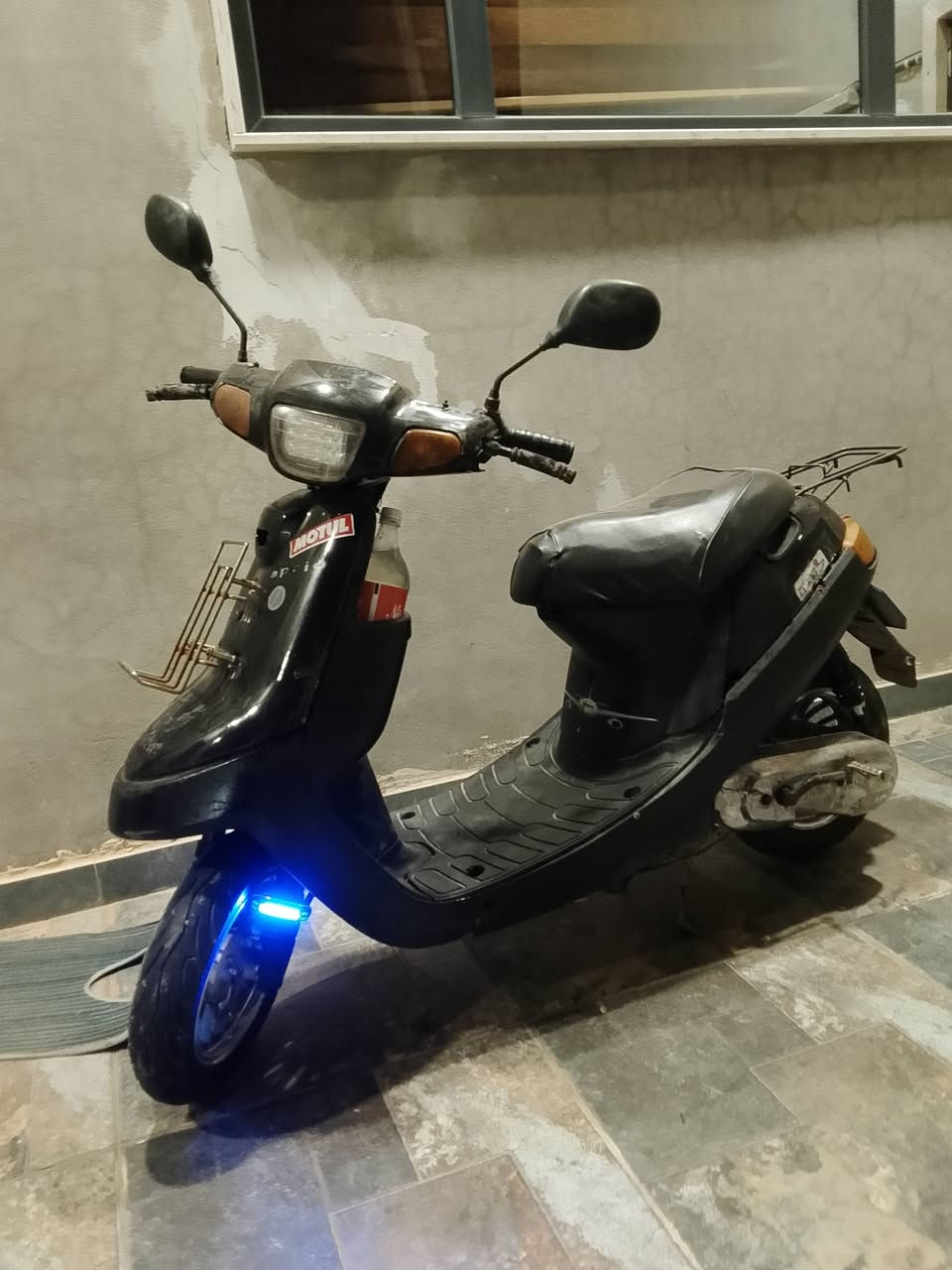 سلام عليكم ماطور بوتين للبيع
ماطور نضيف مابيه شي مكينه ما مفتوحه شاصي مابيه كلشي مامكسور دراجه مثل ما موضحه بصوره يعوزلها باتري + كلجات سايفه يعوزلهم تبديل سعره ٣٢٥ وبيه مجال 
***********
