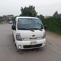 كيا حمل موديل 2022 رقم واسط بيها حادث كما موضح بالصوره  تباع على وظعها...