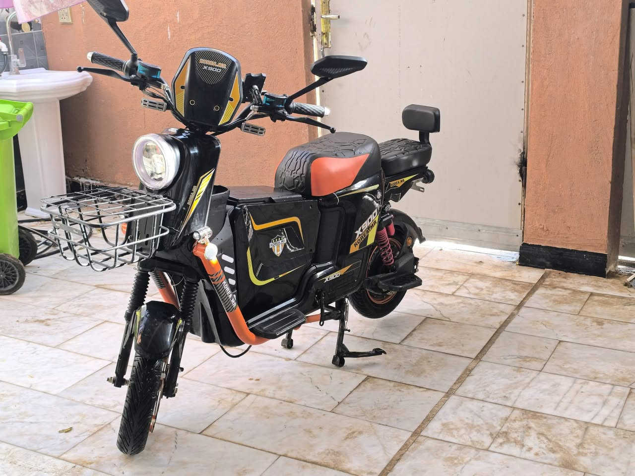 السلام عليكم  دراجه شحن للبيع X900 اسمهة KOREA. MR
دراجه مديل 2025 طالعه بل 2026 استعمال  10 ايام 
دراجه نضيفه كلش  سعر 450 وبيه مجال بسيط 
المكان القرنه الشرش حي الملتقى 
رقم ‏ *********** ‏
