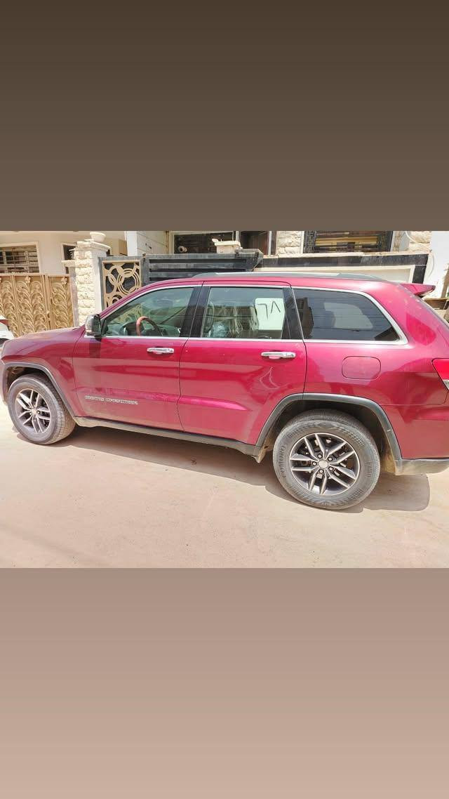 جيب كراند شيروكي
موديل ٢٠١٧
وارد امريكي 
حادثها جاملغ وبنيد فقط
مواصفات limited فول عدا الفتحة والشاشة
السعر المطلوب 180 وبيهة مجال بسيط 
*********** يوجد واتساب
