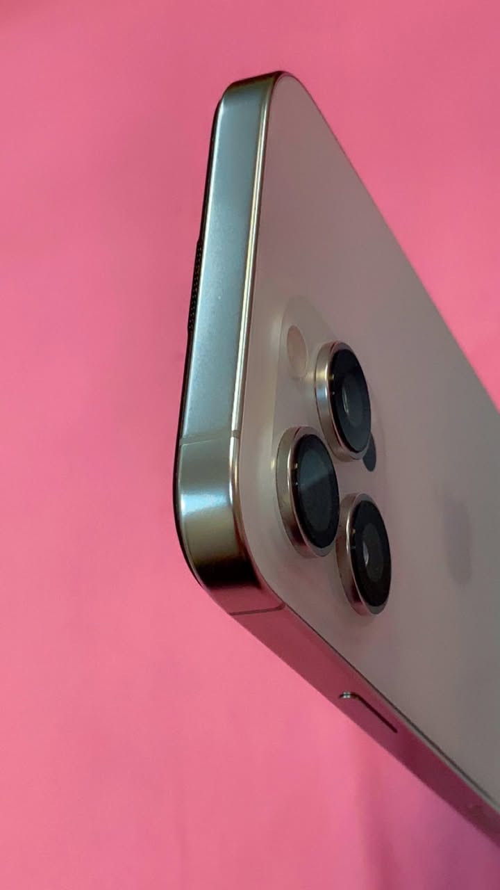 السلام عليكم بيع او مراوس
16 برو ماكس 256 شرق اوسط 

مشحون 8 مرات بعده جديد بطاريته 100  نظافته 100 ملحقاته كامله ضمانه كدامك كلشي واضح بصور كيبله بعده ممفتوح سعره 1400 الف قفل 🔏 مكاني بغداد *********** واتس
