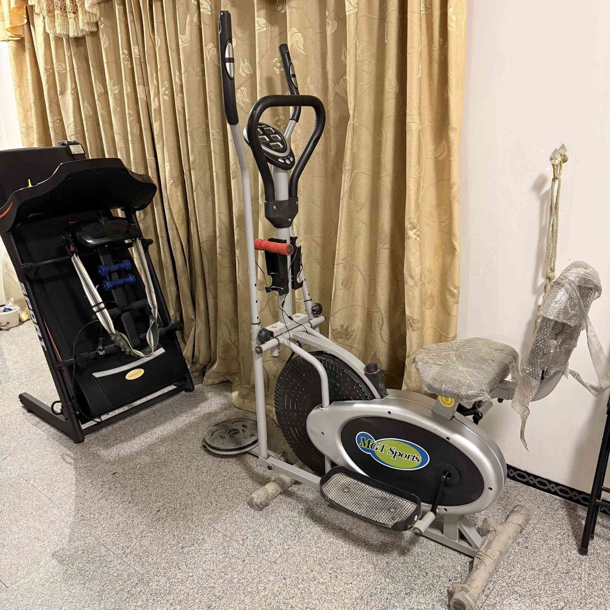 السلام عليكم
جهاز جري صيني استخدام قليل جدا. يتحمل ١٥٠ كيلو  

جهاز بايسكل اوبتيكال  
اريدهم ثنينهم ب٢٧٠  الف الموقع بغداد الكرخ

ملاحظة : اريد الشخص المشتري  ياخذهم ثنينهم لذلك قللت  من سعرهم جدا


**إذا كنت صاحب هذا الإعلان وتريد حذفه لأي سبب، رجاءا أرسل رسالة إلى الدعم الفني**