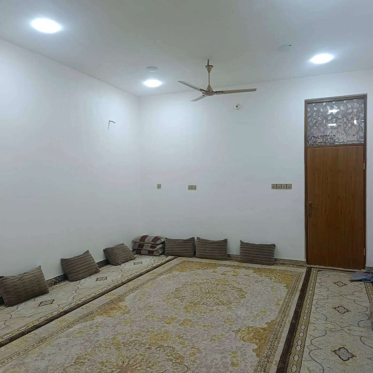 🏠✨️بيت للبيع في حي الفرات🏠✨️
🏠✨️بيت بناء جديد حديث  بخريطة راقية   مساحة 250 م
زراعي سند 25، صنف الطابو  (بستان)  في سند الطابو 

# بتلو كونكريت وسقف كونكريت درجة أولى... كل  المواد درجة أولى 
# غرفتين نوم كبيرة 
#  ثلاث حمام سيراميك راقي 
# مطبخ حار سيراميك راقي  ومطبخ بارد سيراميك راقي 
# براني ٧م
# صالة 11متر
# حديقة
# كراج سيارة
# ارضية بورسلين درجة أولى
#  كل مواد البناء والتسليح والتشطيب والصحيات والأبواب راقية افضل نوعية 

# جدران الطابق الثاني  شبه كاملة...
# خدمات كاملة واصلة ماء وكهرباء ومجاري وتبليط .🏠✨️ 

حي الفرات،
منطقة  ال خليفة. ***********
