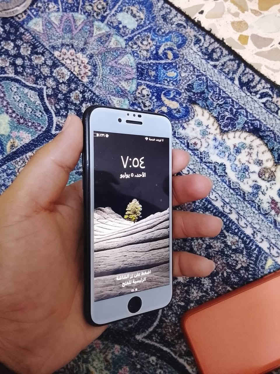 سلام عليكم 

ايفون 7صغير مو بلاس 
ذاكره 128
بطاريه مبدله جهاز نضيف 
مثل ماواضح كدامك كلشي شغال بي 
بصمته كامرته بس سيمكارت مايشتغل 
ب85وبي مجال شي قليل 
مكاني بغداد *********** بس واتساب متواجد
