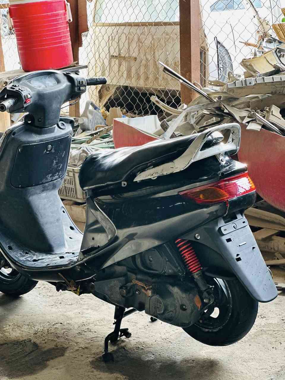 السلام عليكم دراجه فراشه للبيع مفتوحه مكينتها ناعمه شلعه حلوه معدل كامله من كلشي سلف هندر كهربائيات كامله كلها شغاله السعر 360 مكاني غماس رقمي ***********
