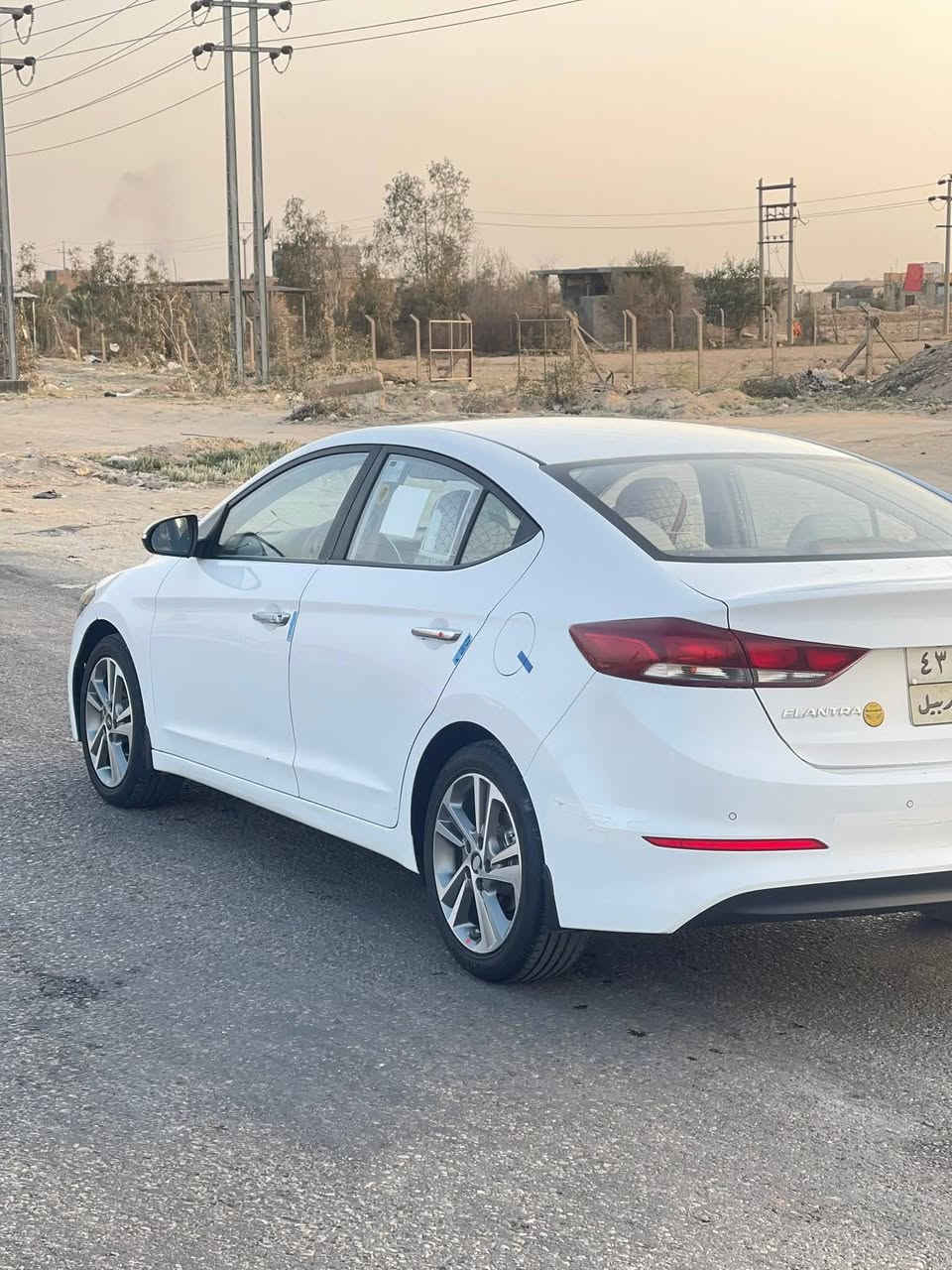 النترا 2018 سوبر خليجي
سياره نضيفه وحلوه بيها بارد بباب السائق والخلفي بس كفاله من الصبغ ماشيه 99الف 

محرك2000دوش
السعر 115 قفل عندي بناء ومستعجل على البيع 
***********
