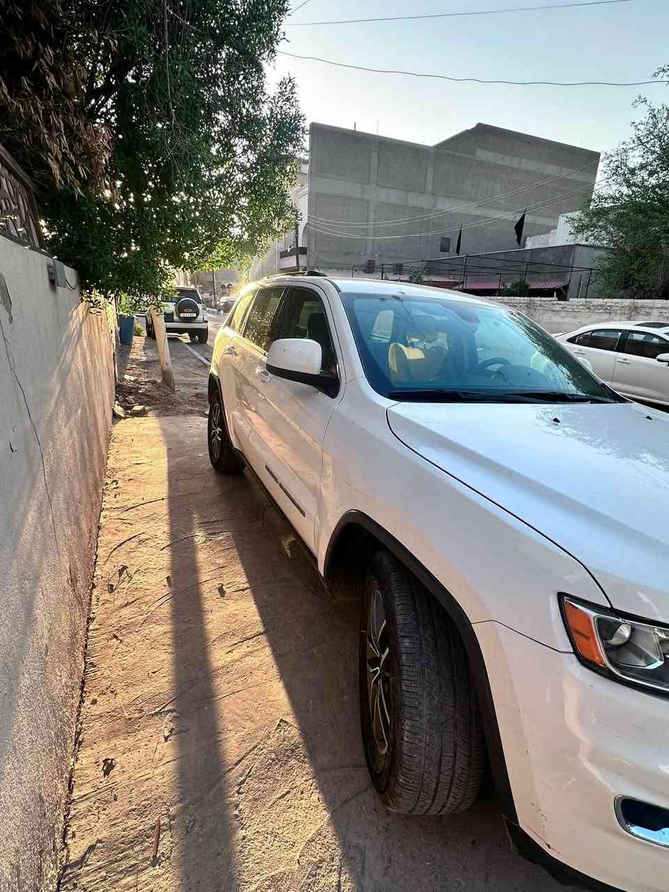 السلام عليكم من رخصة الادمن 
سيارة جيب لاريدو موديل 17 رقم اربيل باسمي 
حادث جاملغ خلفي وتعديل باب الصندوق وارد امريكي السعر 165
*********** علي
