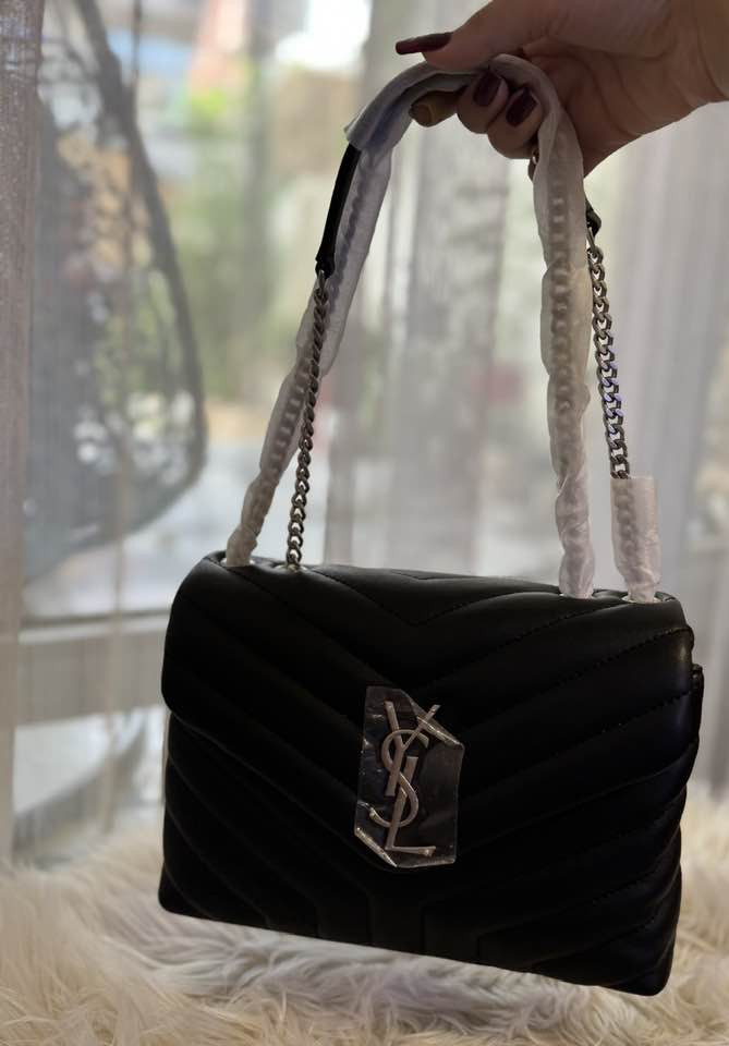 حقيبه Saint Laurent صنع في France


**إذا كنت صاحب هذا الإعلان وتريد حذفه لأي سبب، رجاءا أرسل رسالة إلى الدعم الفني**