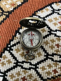 بوصلة • انتيكه