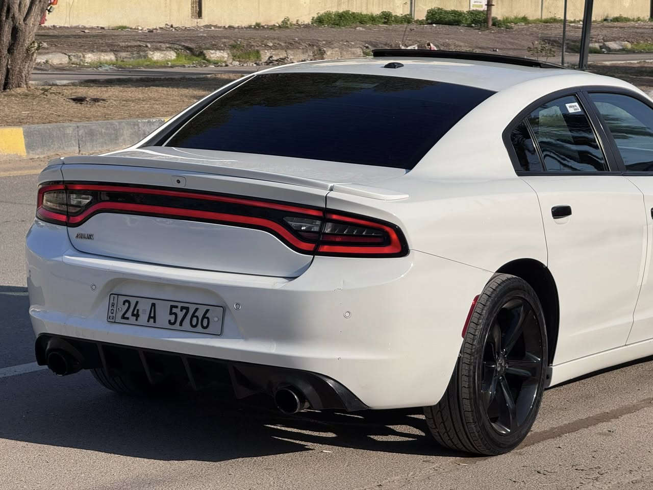 السلام عليكم
جارجر 2017 SXT بلاس كلين تايتل السياره حيل جديدة وحلوه بدون صبغ حتى دعاميات بدون صبغ بيها تعديل بارد صغير فقط 

العداد / 71000 ميل 
محرك / V6 3600

✅مواصفات 

شاشة 
بصمة 
مقاعد تدفئة تبريد 
مقاعد خلفي تدفئة
مقاعد جلد 
مقاعد  خرن
سلايت 
حساس خلفي 
لايت led 
تشغيل عن بعد 
تحكمات ستيرن 
ستيرن تدفئه 
لايت زنون اصلي 

وباقي مواصفات ال SXT بلاس المعروفه سياره دينار متصرف عليها جاهزة من كل نواحي 
رقم دهوك تحويل ثاني يوم 

مكان سياره بغداد زيونة 

للاتصال 
***********
