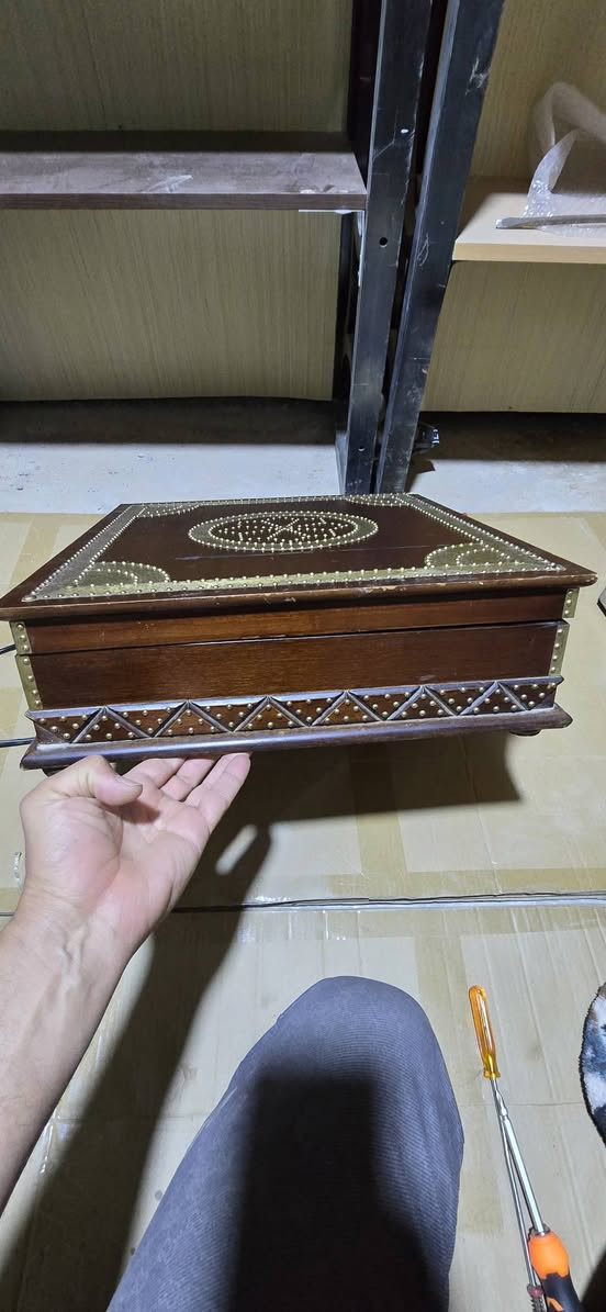 صندوق،خشب حجم نص متر طول وعرض شغل كله نحاس وزغرفه ومدوشم وزن ثقيل ب٣٥


**إذا كنت صاحب هذا الإعلان وتريد حذفه لأي سبب، رجاءا أرسل رسالة إلى الدعم الفني**