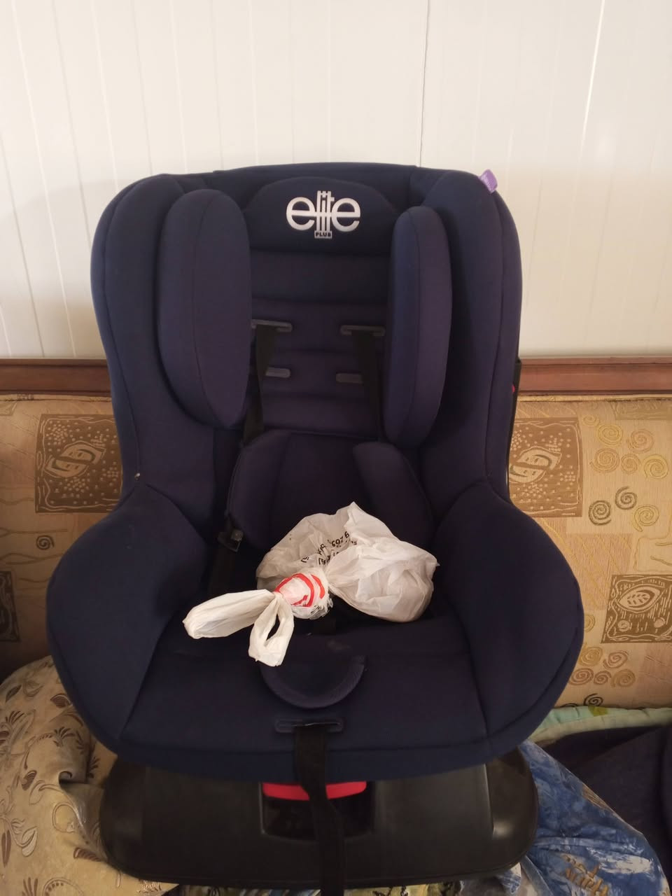 سلام عليكم
غراض  اطفال بعدهم جديدات ممستعملات ونضيفات للبيع كلهن شيلة وحدة  ب 140 الف 
***********
