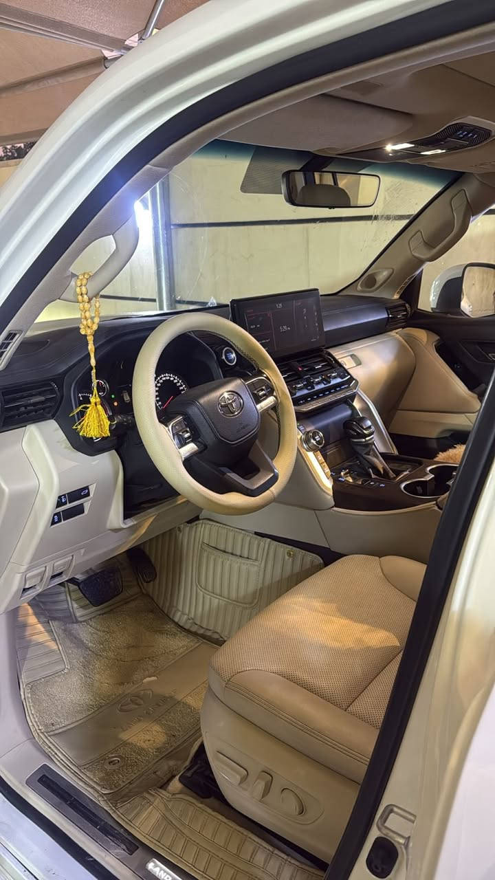 لاندكروزر اربيل 23 لمتد اس توين توربو (سماعات جبيل)
مكفوله بسمي شخصياً تحويل مباشر هزه جديده 
السعر 685 $ وبيه مجال بغداد المشتل
***********
