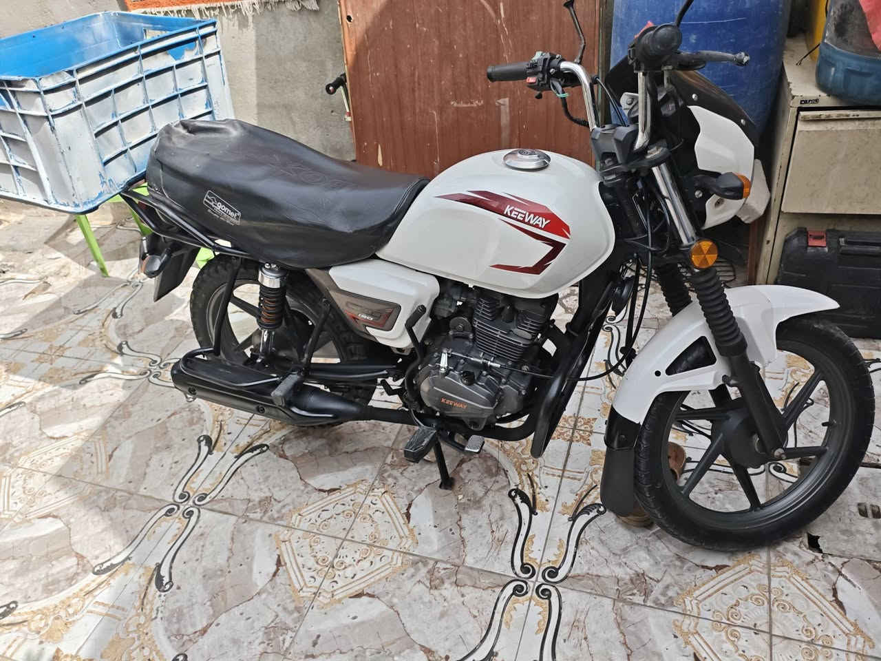 سلام عليكم ورحمه الله وبركاته دراجه 
ديوان موديل 2021 دراجه كفاله عامه السعر مليون 400وبيها مجال الشراي قليل ***********. العنوان البصره القبله
