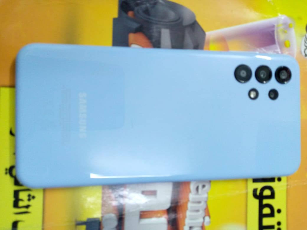 موبايل اي ١٣ لبيع اخو جديد والاستفسار ع رقم ***********
