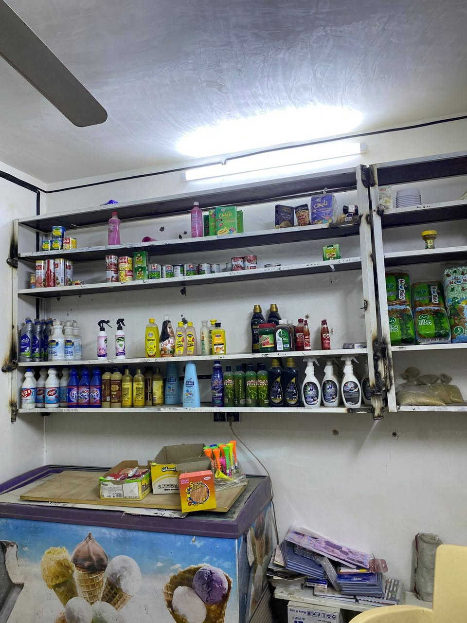 السلام عليكم 
للبيع رفوف حديد مع مواد غذائيه 

الاتصال ***********
