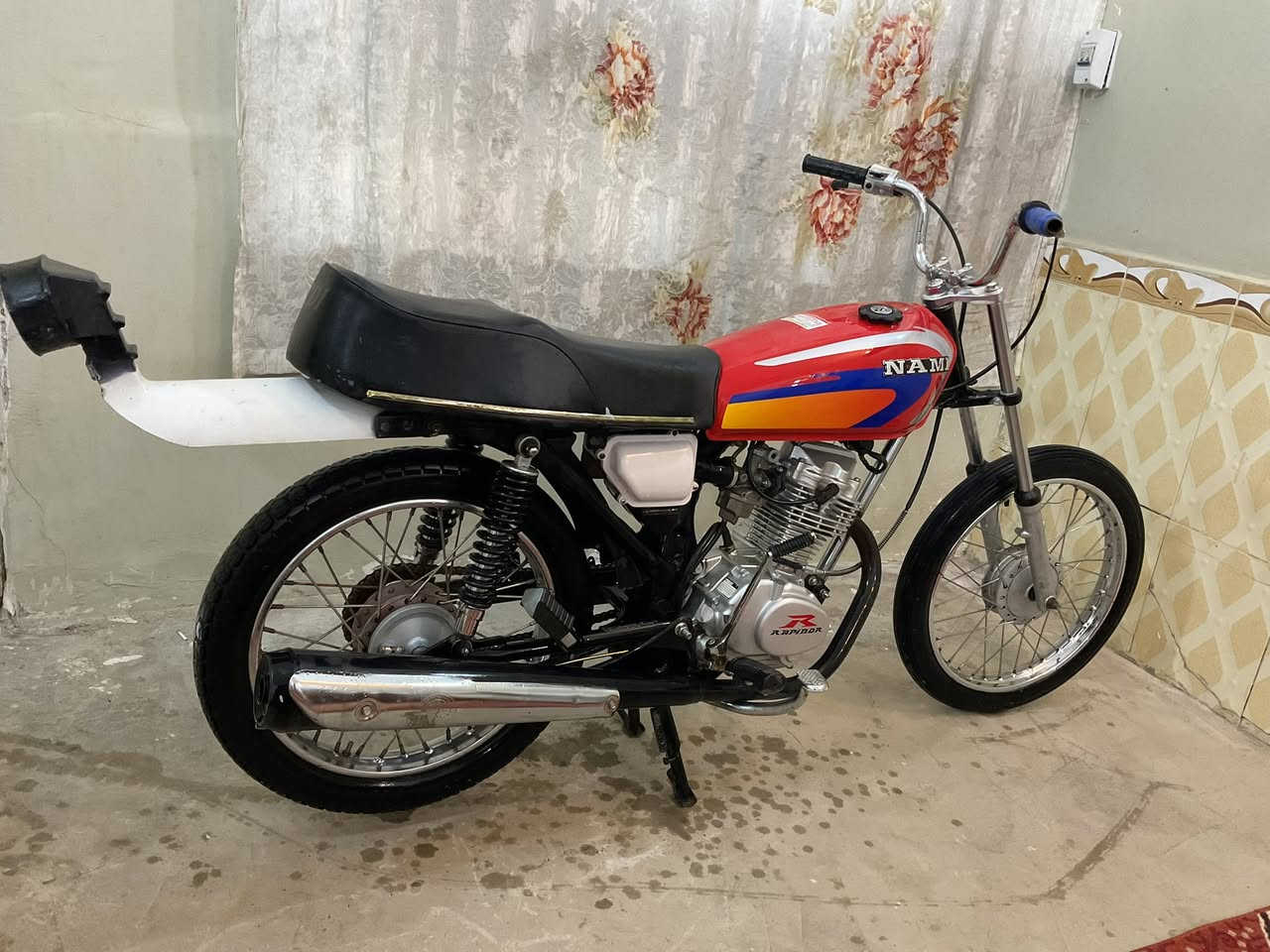 سلام عليكم أربعه كير  لبيع كلك. كلك مكفولها دراجه جديدها تعمير 25 محرك رابيدو دراجه متعوب عليها  الشراي يجي خاص السعر 500 وبيها مجال وهاذه رقمي ***********
