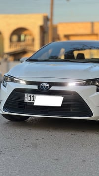 كورلا للبيع موديل 2024 مكفوله بيها رصعه باب الصدر بسمي السيارة فول عدة...