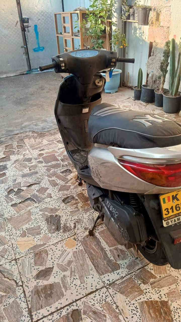 السلام عليكم 
دراجه بريز ياباني رمبه 
الدراجه صار شهر من نازله ما اطلع بيها 
بلاد برغي ممفتوح بيها
العنوان بغداد الكماليه 
السعر 950وبيها مجال بسيط 
***********
