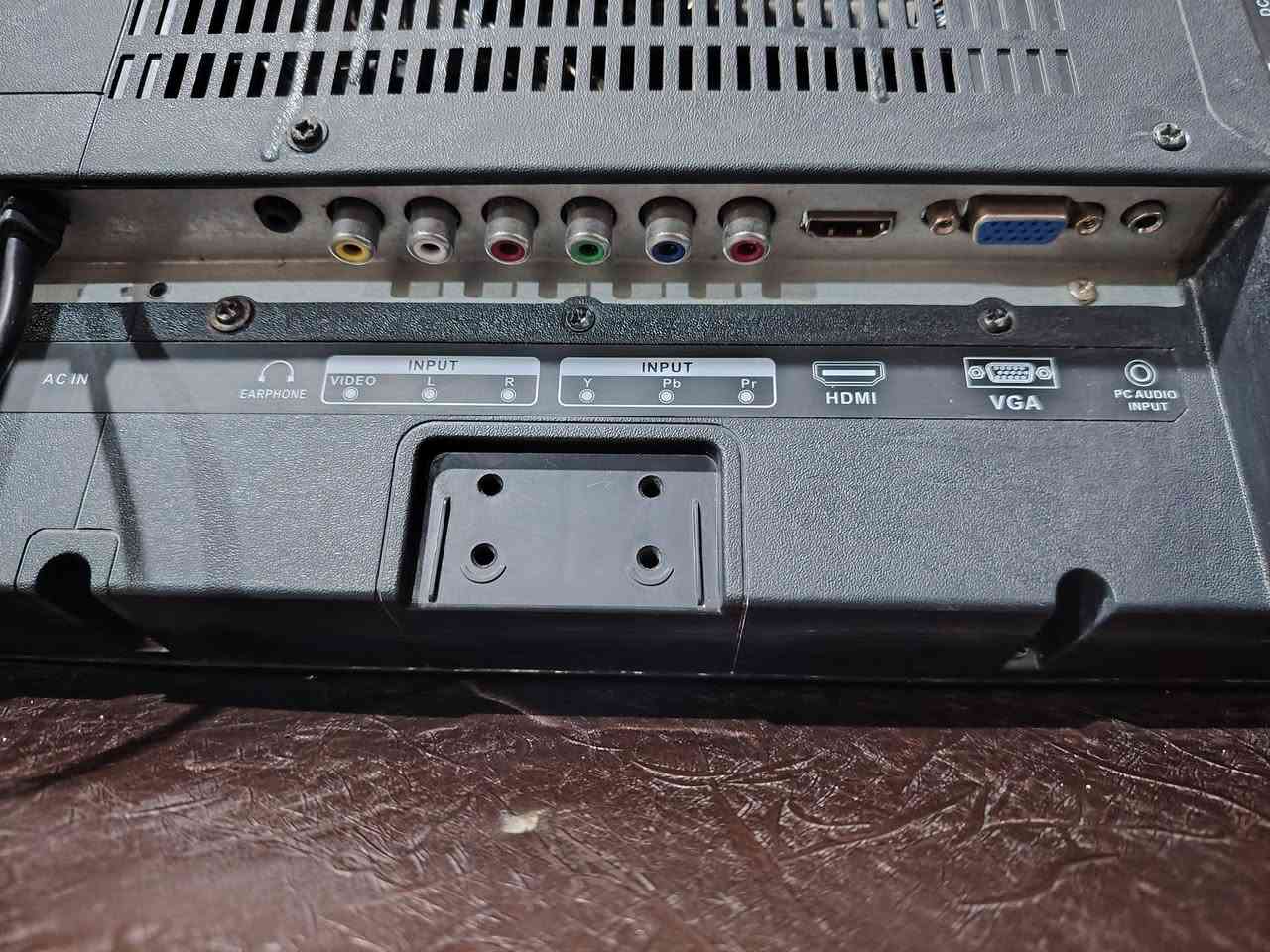 شاشه حجم 24، شركه جنرال ماكس، 
دقتها LED, و 60 هيرتز، 
السعر ب 50،
مكاني بكربلاء، 
***********
هذا رقمي بي واتساب،
