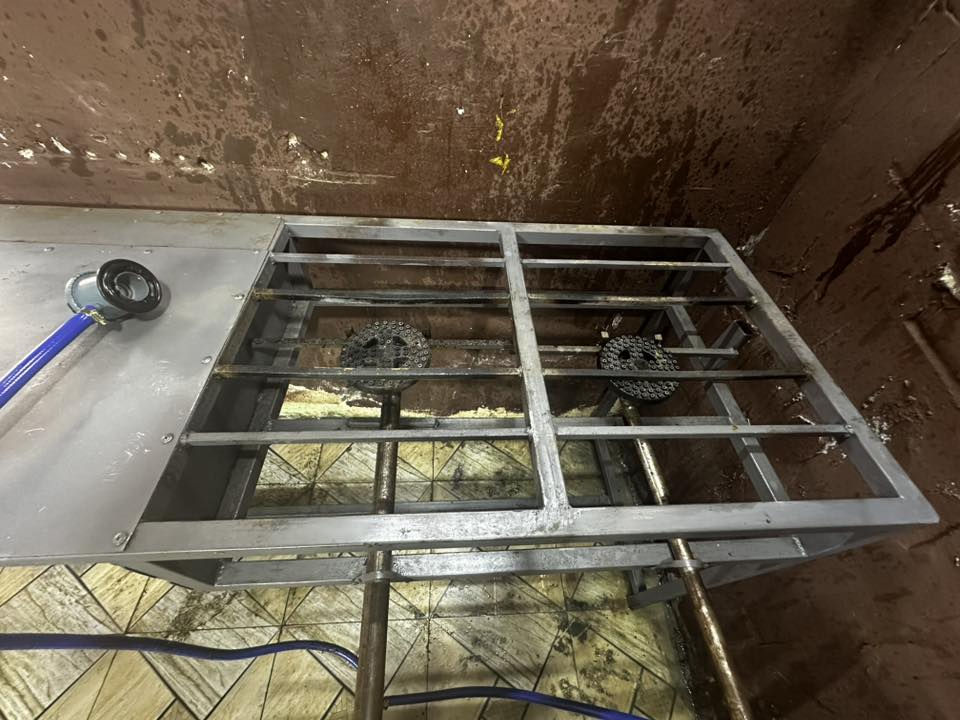 ميوزة حديد٣
١- ارتفاعه متر ونزال متر وعرضه ٢.٥ متر 
٢- ارتفاعة متر ونزال ٥٠ وعرضة ٢ 
٣- ارتفاع متر نزال متر وعرضة ٣ وبي طباخين 
المكان قرب مستشفى الحسيني 
***********
***********
