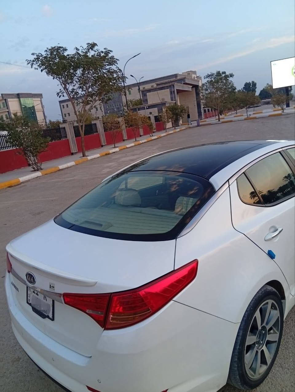 سلام عليكم
سياره: اوبتيما Optima
موديل : 2012 خليجي 
محرك السيارة :  2400 دوش
الرقم : بغداد تحويل ثاني يوم السياره باسمي
المواصفات : فتحة سقف بانوراما
مرايات شفط
 سياره تشغيل بنظام بصمه 
لايت زنون ابيض
حالة السياره: نظيفه بدون صبغ عام ( فقط جاملغ خلفي جه السائق وبنيد مرشوش) بدون ضربه السياره مكفوله من الضربه ايرباك سليم السيارة احلى من الصور 
رقم الهاتف :*********** اتصال +واتساب 
السعر  : 127 وبي مجال للشراي
